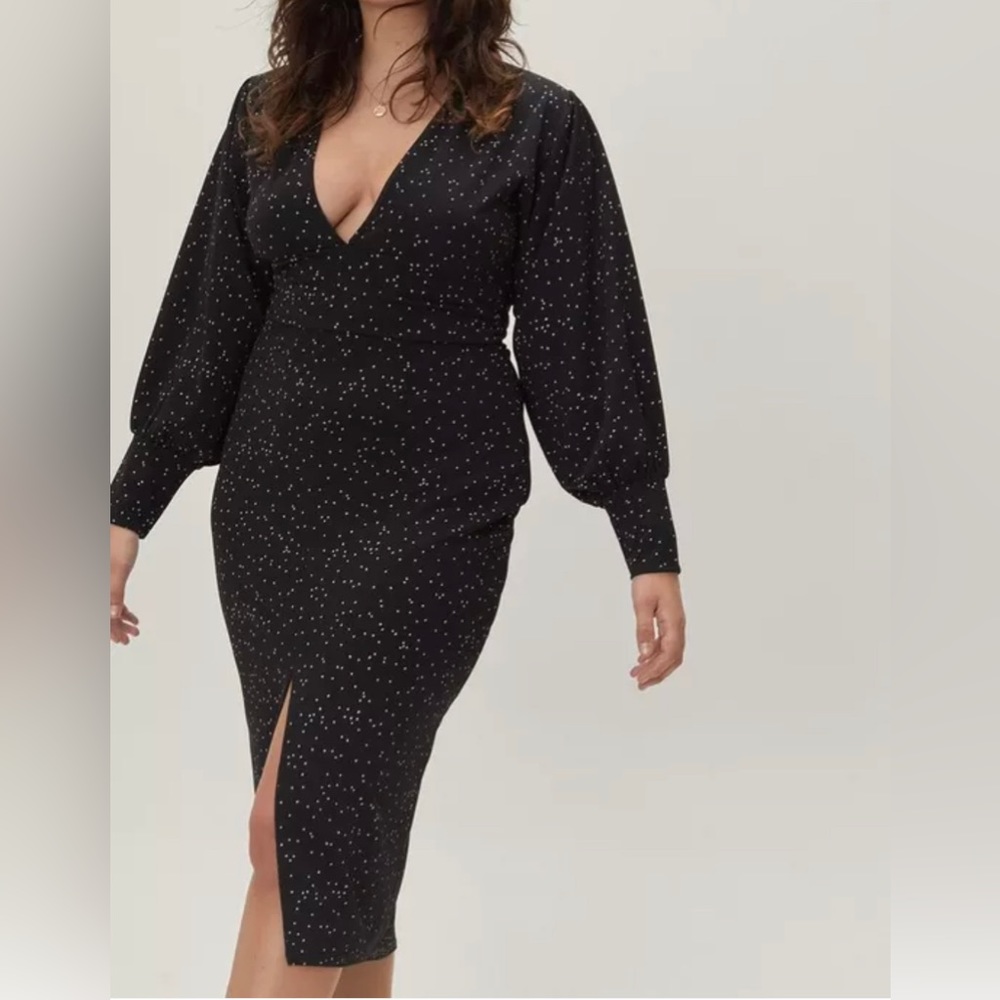 Nasty Gal Plus Star Print Belted Plunge Midi Dress